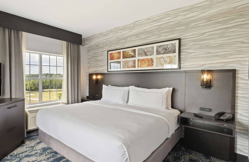 Front Royal Hotel | DoubleTree by Hilton Front Royal Blue Ridge Shadows