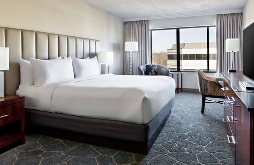 Fairfield Hotel | DoubleTree by Hilton Fairfield Hotel & Suites