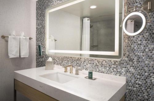 Fort Lee Hotel | DoubleTree by Hilton Fort Lee/George Washington Bridge