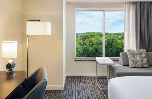 Greensboro Hotel | DoubleTree by Hilton Greensboro