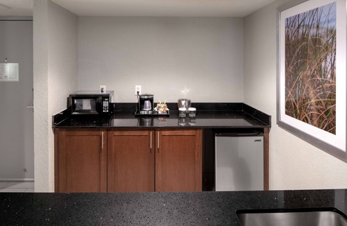 Northside Hotel | DoubleTree by Hilton Hotel Jacksonville Airport