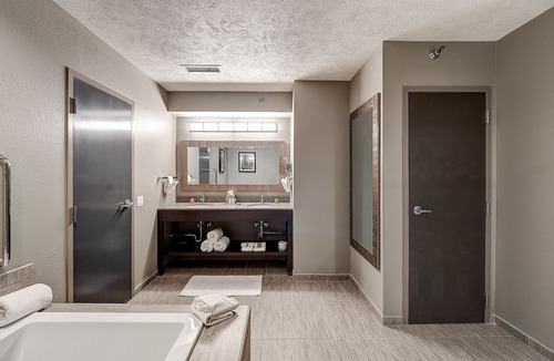 Bloomington Hotel | DoubleTree by Hilton Hotel Bloomington