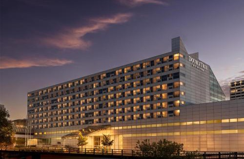 South Bend Hotel | DoubleTree by Hilton Hotel South Bend