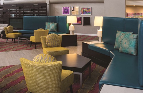 Waters Park Hotel | DoubleTree by Hilton Hotel Austin Northwest Arboretum