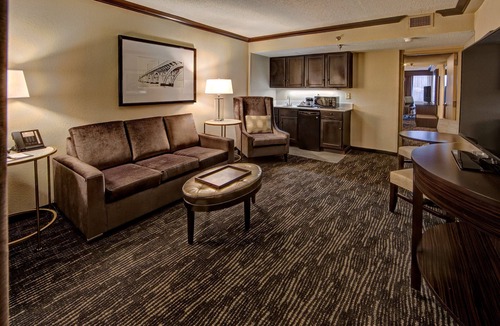 Decatur Hotel | DoubleTree by Hilton Hotel Decatur Riverfront