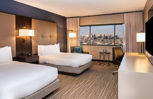 Newark Hotel | DoubleTree by Hilton Hotel Newark Airport