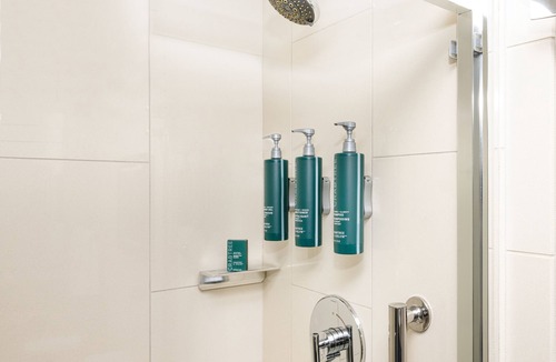 Newark Hotel | DoubleTree by Hilton Hotel Newark Airport