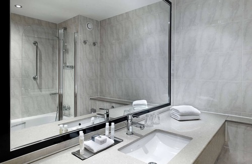 Woking Hotel | Doubletree by Hilton Hotel Woking