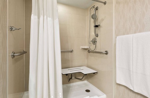 Wichita Hotel | DoubleTree by Hilton Hotel Wichita Airport