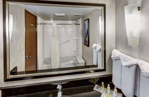 Wichita Hotel | DoubleTree by Hilton Hotel Wichita Airport