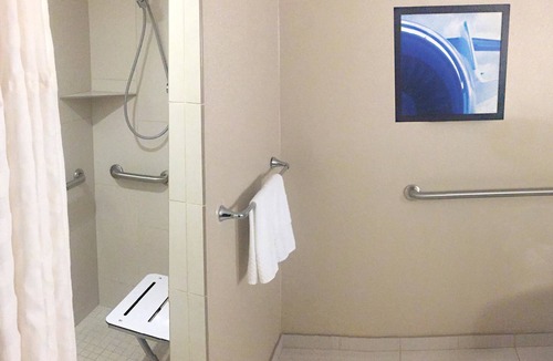 Southeast Houston Hotel | Doubletree by Hilton Houston Hobby Airport