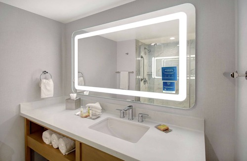El Segundo Hotel | DoubleTree by Hilton LAX - El Segundo
