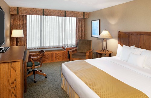 Mundelein Hotel | DoubleTree by Hilton Libertyville - Mundelein