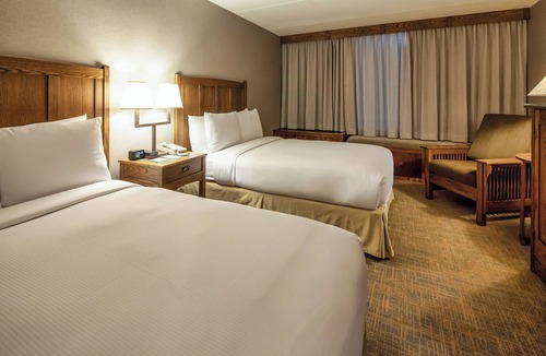 Mundelein Hotel | DoubleTree by Hilton Libertyville - Mundelein
