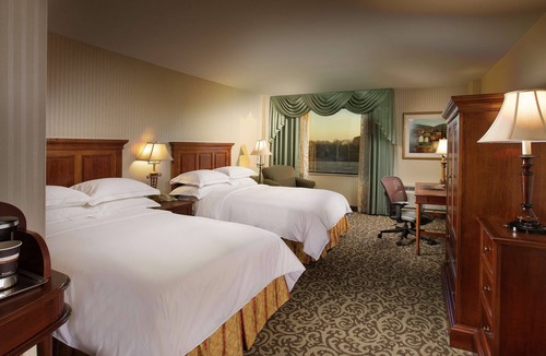 Naperville Hotel | DoubleTree by Hilton Lisle Naperville