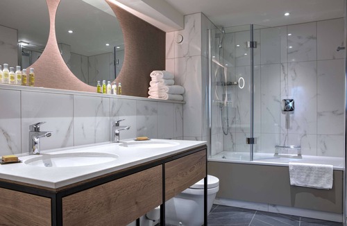 Borehamwood Hotel | DoubleTree by Hilton London Elstree