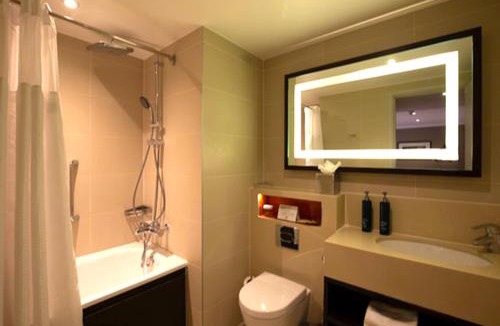 Ealing Common Hotel | DoubleTree by Hilton London Ealing