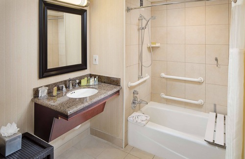 Commerce Hotel | DoubleTree by Hilton Los Angeles - Commerce