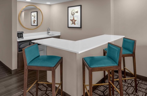 Downtown Hotel | DoubleTree by Hilton Lubbock University Area