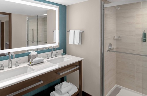 Downtown Hotel | DoubleTree by Hilton Lubbock University Area