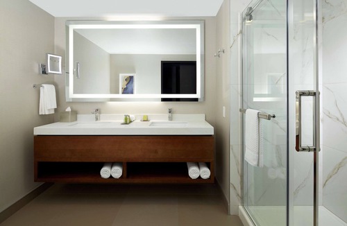 Dorval Hotel | DoubleTree by Hilton Montreal Airport