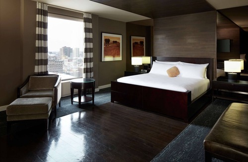Quartier des Spectacles Hotel | DoubleTree by Hilton Montreal