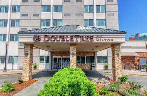 Neenah Hotel | DoubleTree by Hilton Neenah