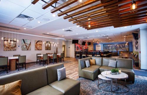 Neenah Hotel | DoubleTree by Hilton Neenah
