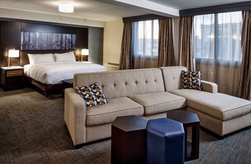 Neenah Hotel | DoubleTree by Hilton Neenah