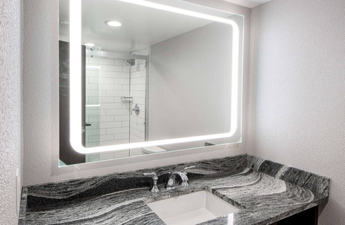 Central Business District Hotel | DoubleTree by Hilton Newark Penn Station