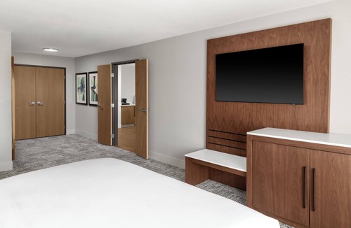 Owatonna Hotel | DoubleTree by Hilton Owatonna