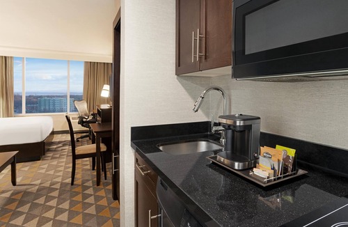 Pointe Claire Hotel | DoubleTree by Hilton Pointe Claire Montreal Airport West