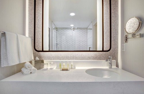 Palmdale Hotel | DoubleTree by Hilton Palmdale, CA