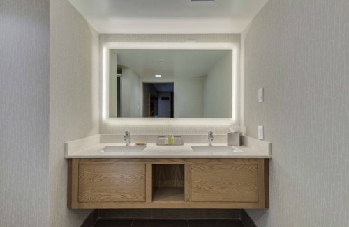 Chandler Hotel | DoubleTree by Hilton Phoenix Chandler