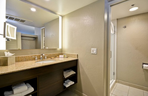 North Mountain Hotel | DoubleTree by Hilton Phoenix North