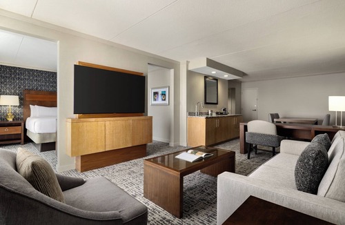 Green Tree Hotel | DoubleTree by Hilton Pittsburgh - Green Tree
