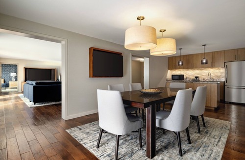 Green Tree Hotel | DoubleTree by Hilton Pittsburgh - Green Tree