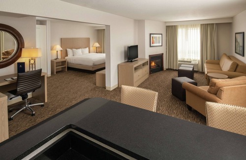 Tigard Hotel | DoubleTree by Hilton Portland - Tigard