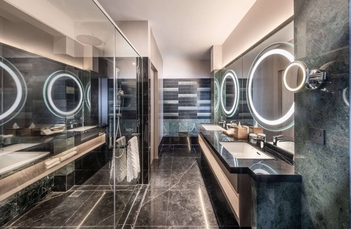 Putrajaya Hotel | DoubleTree by Hilton Putrajaya Lakeside