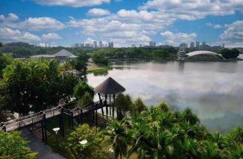 Putrajaya Hotel | DoubleTree by Hilton Putrajaya Lakeside