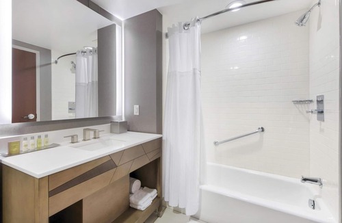 Southwest Raleigh Hotel | DoubleTree by Hilton Raleigh - Cary