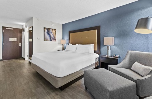 Northeast Raleigh Hotel | DoubleTree by Hilton Raleigh Midtown, NC