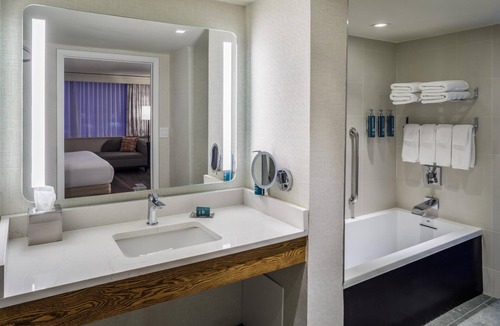 Rochester Hotel | DoubleTree by Hilton Rochester