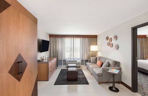 Wetmore Hotel | DoubleTree by Hilton San Antonio Northwest