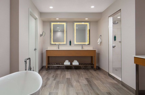 Sacramento Hotel | DoubleTree by Hilton Sacramento