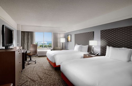 Brisbane Hotel | DoubleTree by Hilton San Francisco Airport North Bayfront