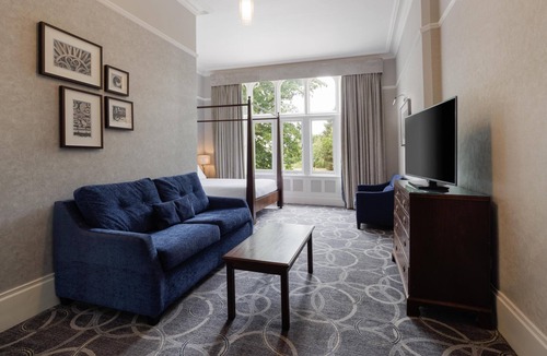 Wokingham Hotel | DoubleTree by Hilton St. Anne's Manor