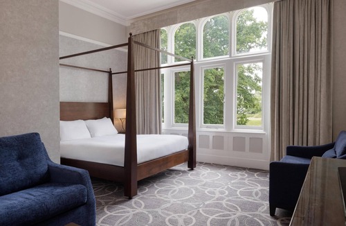 Wokingham Hotel | DoubleTree by Hilton St. Anne's Manor