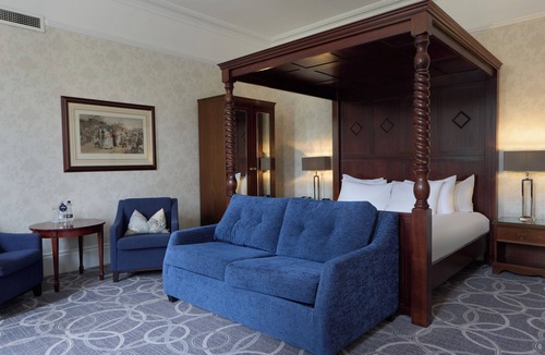 Wokingham Hotel | DoubleTree by Hilton St. Anne's Manor