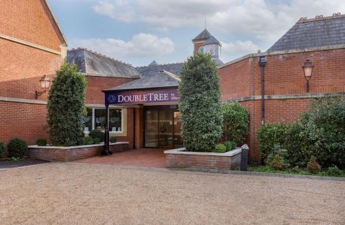 Wokingham Hotel | DoubleTree by Hilton St. Anne's Manor